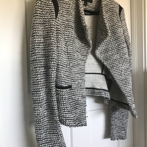 Gorgeous BR jacket with leather detailing - Picture 4 of 6